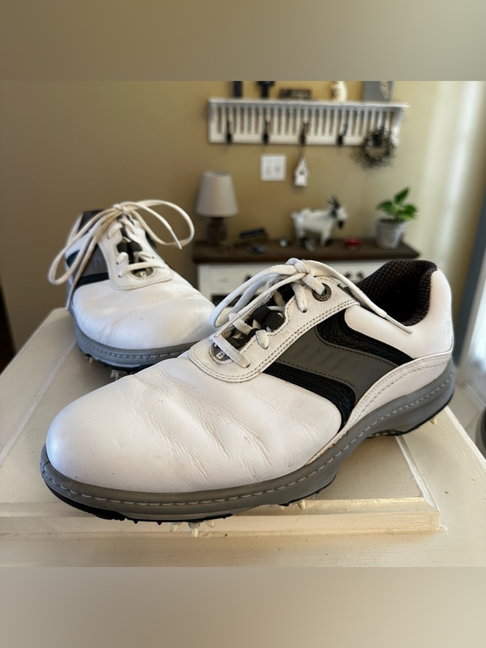 Men’s FootJoy Golf Shoes Size 9.5 White Black Gray Leather Cleats Spike Optiflex